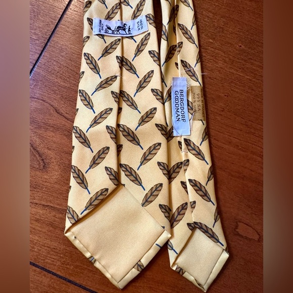 Vintage Hermès Paris Silk Tie – Feather Motif – Bergdorf Goodman 56” - Picture 3 of 5